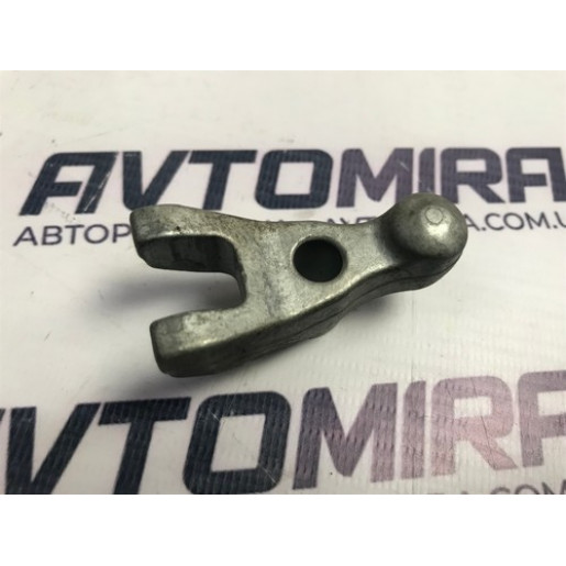 Кронштейн топливной форсунки Opel Astra H 2004-2010 93184223